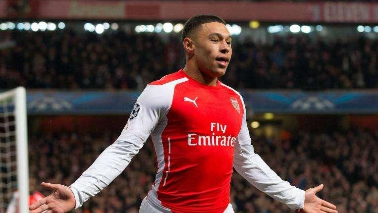 Football Insider: Oxlade-Chamberlain pide un aumento en su contrato