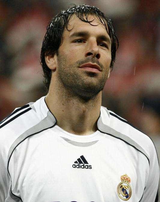El exmadridista Van Nistelrooy lleva la Champions League a Jamaica