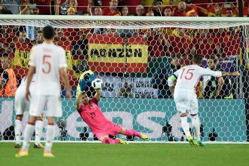 El árbitro del Francia-España valora el VAR: "Ha sido un test positivo. Los jugadores..."