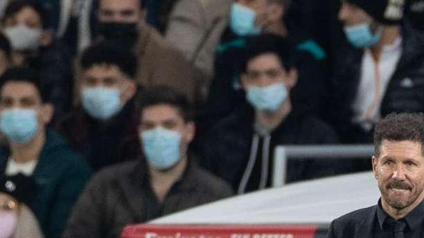 Simeone lanza un aviso a la afición del Atleti por el pasado madridista de Reguilón