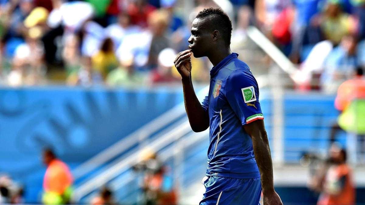 Raiola: "Balotelli no puede seguir usando su edad como una excusa"