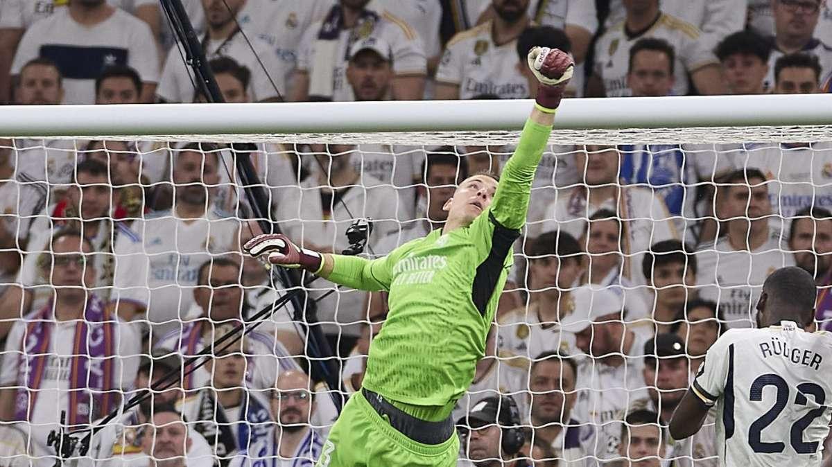 Canal+ aclara la acción polémica: el balón no entra en la portería del Real Madrid