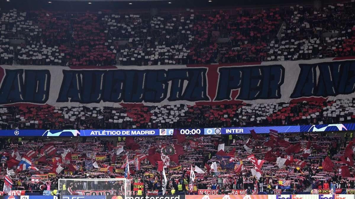 La imagen viral del derbi: la afición del Atlético pitando a sus jugadores