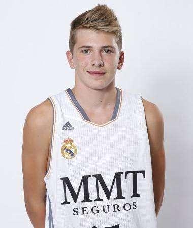 Doncic anota 45 puntos en 25 minutos