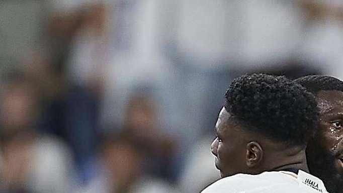 El vacile del vestuario del Real Madrid a Tchouaméni por su partido de central