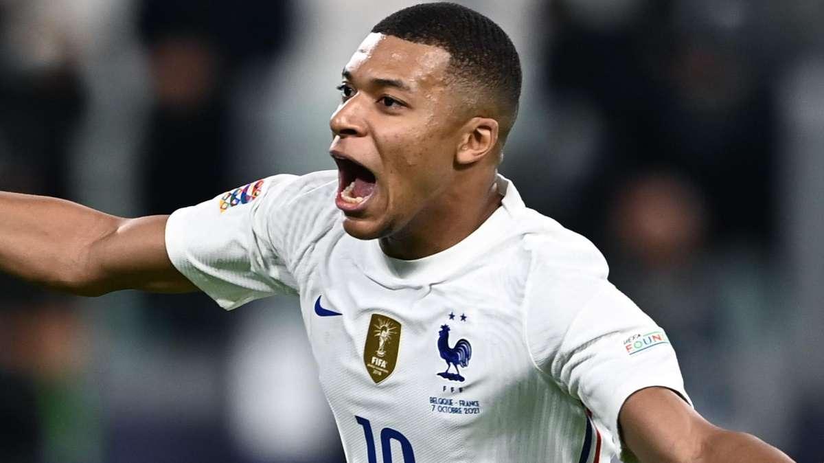 Ronaldo bromea sobre el salario que percibirá Mbappé en el Real Madrid