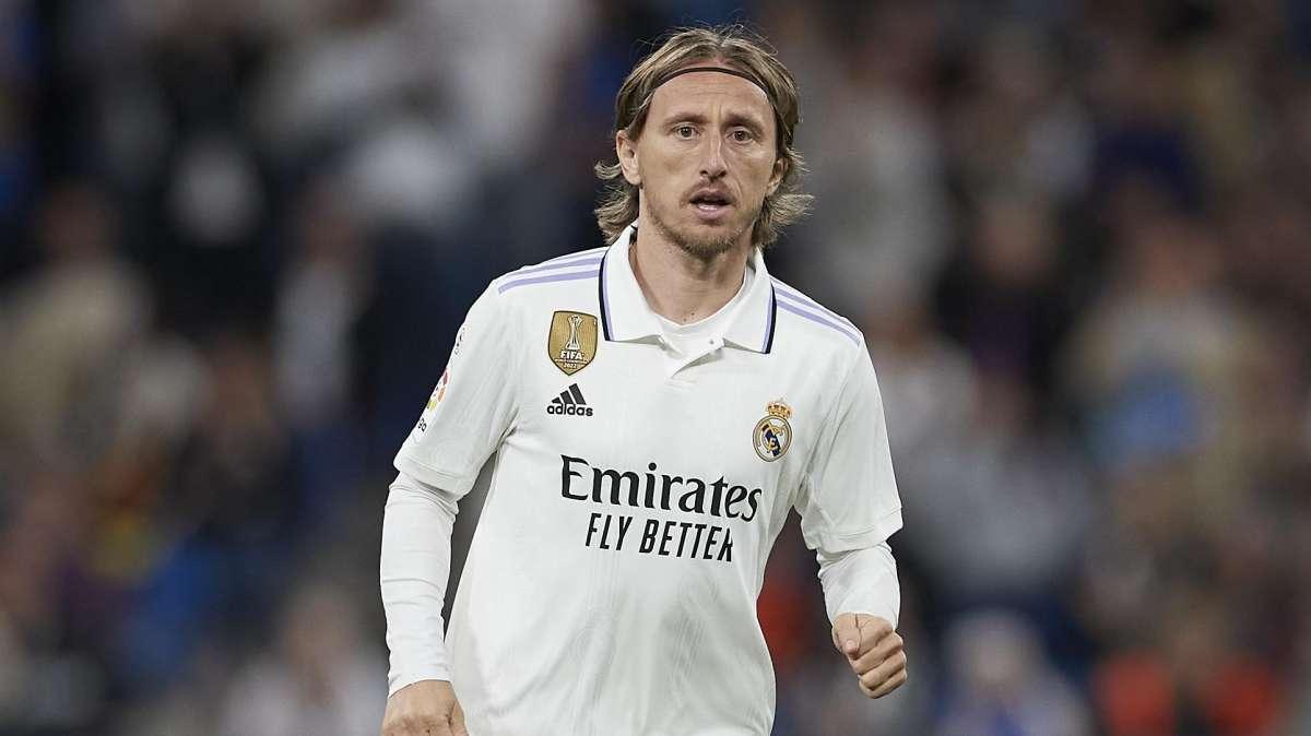 Luka Modric firma su renovación con el Real Madrid