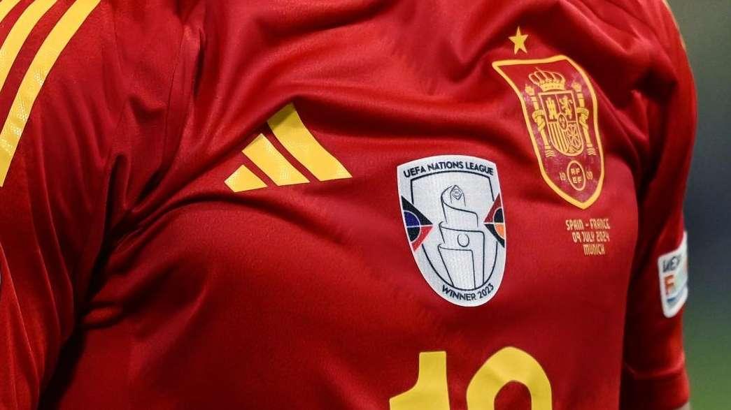 La joven promesa de la defensa española asegura haber rechazado al Real Madrid