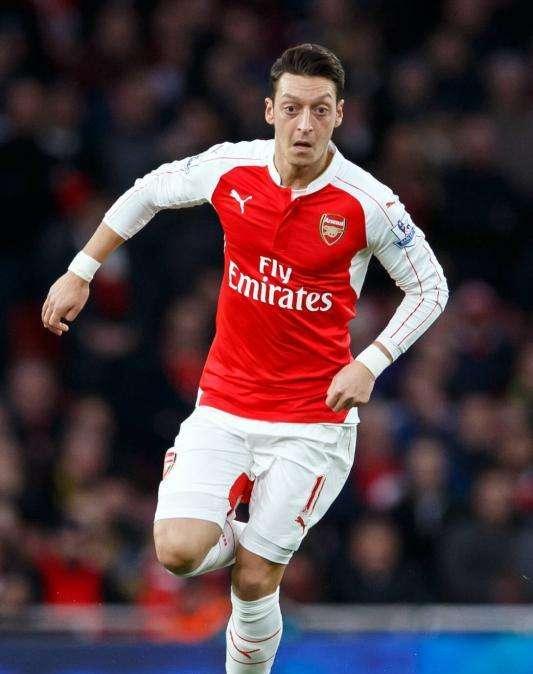 Mirror: Las renovaciones de Özil y Aléxis, en marcha