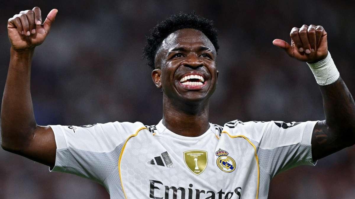 Vinícius: regates, fallos y aplausos en el regreso al Santiago Bernabéu