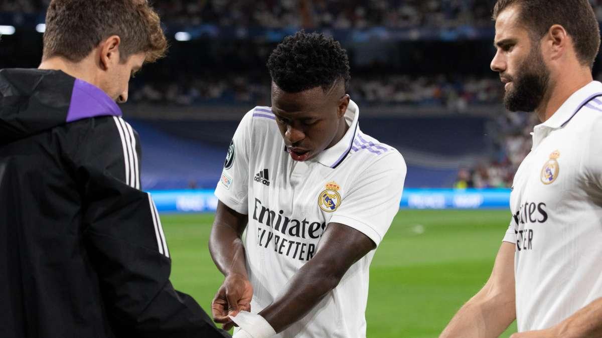 ¡VERGONZOSO! La fiscalía archiva los gritos racistas a Vinicius en el Camp Nou