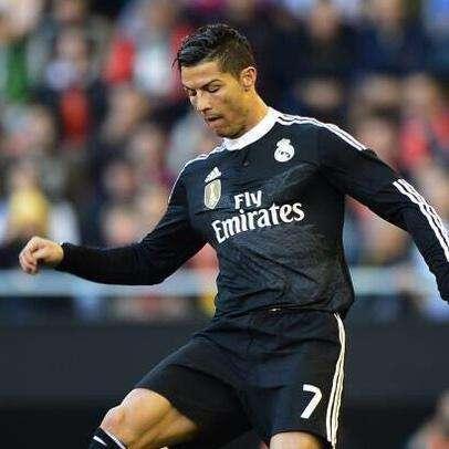 Cristiano, al autor del busto: "Quita las arrugas para que parezca más joven"