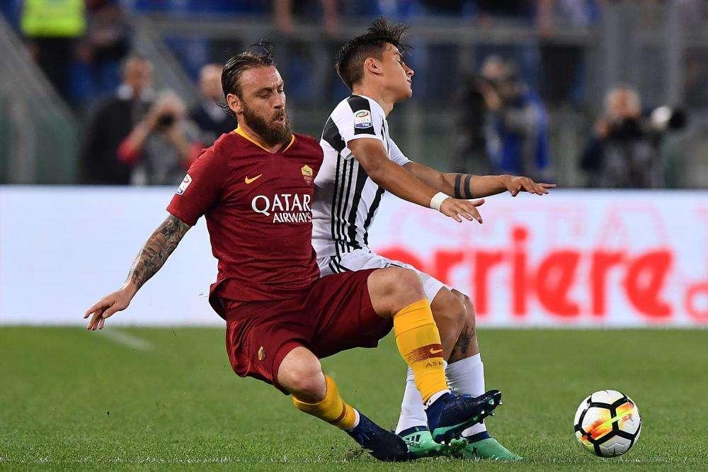 Dybala, encantado en las instalaciones del Barça: "Disfrutando de conocerlas"