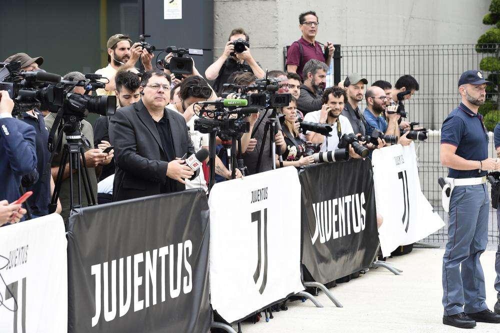 La Juventus sienta las bases del futuro y pesca en 'Can Barça'