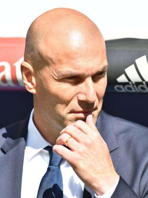 Zidane, preocupado: "Bale no estará mañana y ya veremos el martes porque tiene algo"