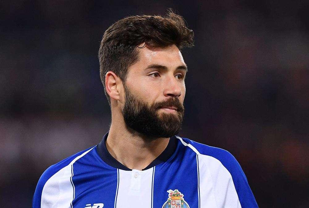 Akapo, jugador del Cádiz: "¿Por qué la mano del Atlético no es penalti?"