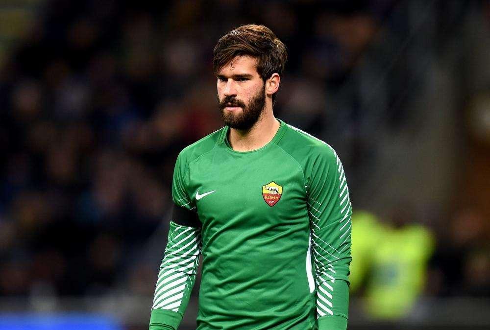 Monchi, dispuesto a doblar el salario de Alisson para frenar su salida al Madrid