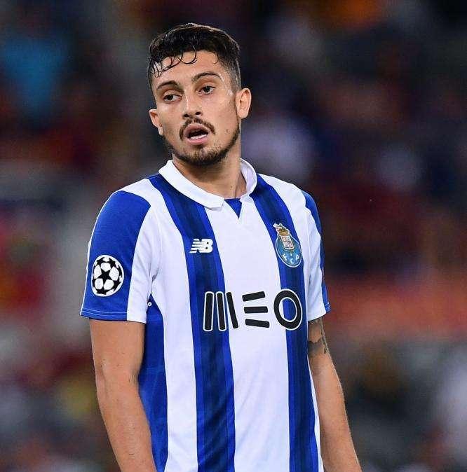 Record - Dirigentes del Madrid negocian con el Oporto por Alex Telles