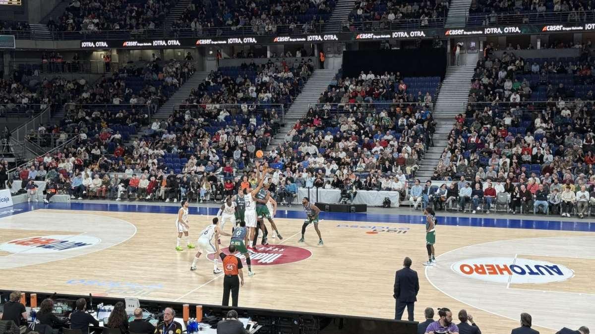 Real Madrid 90-77 Unicaja: Deck se exhibe ante el líder
