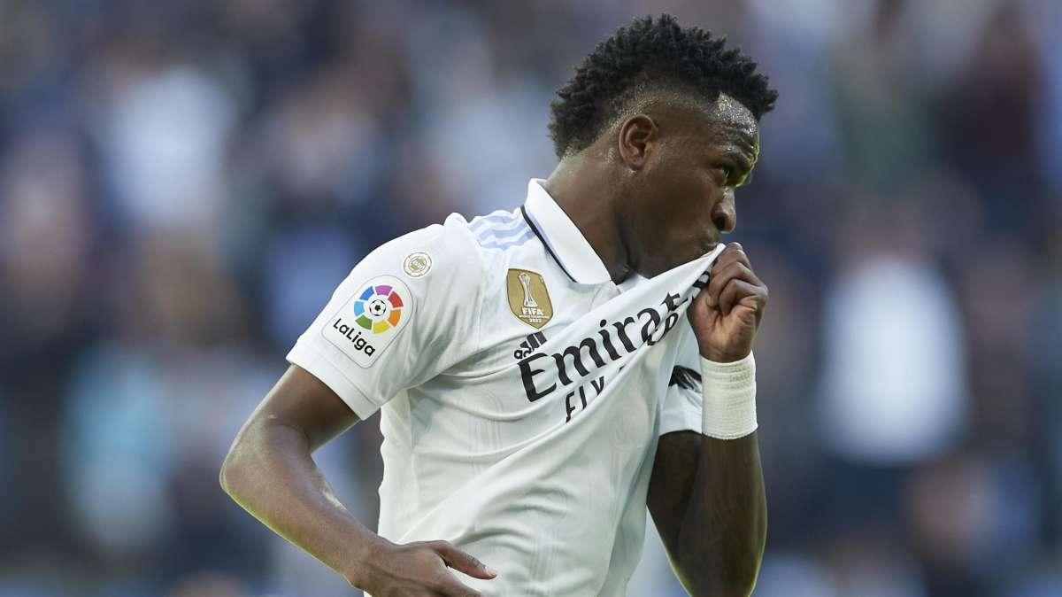 Vinicius vuelve a exhibirse y marca su primer gol en el Camp Nou
