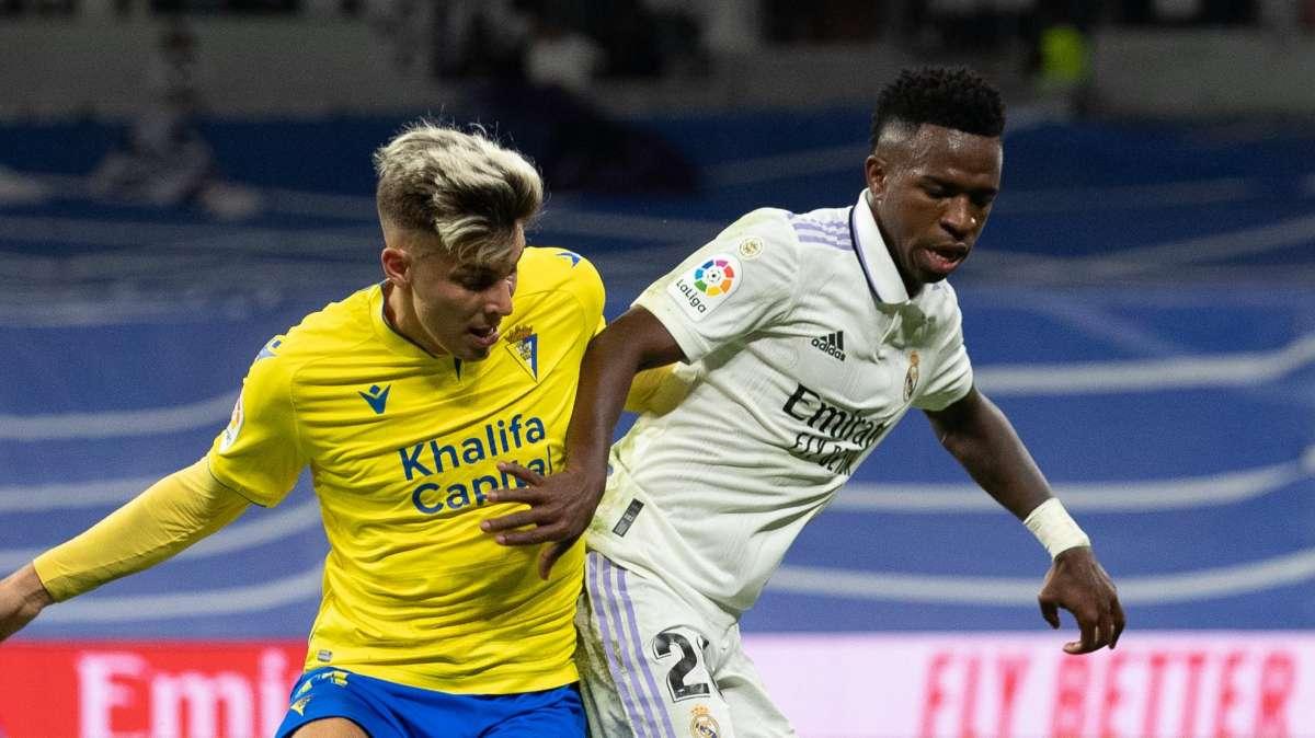 Iván Alejo se ríe de Vinicius con un tweet racista... que después eliminó