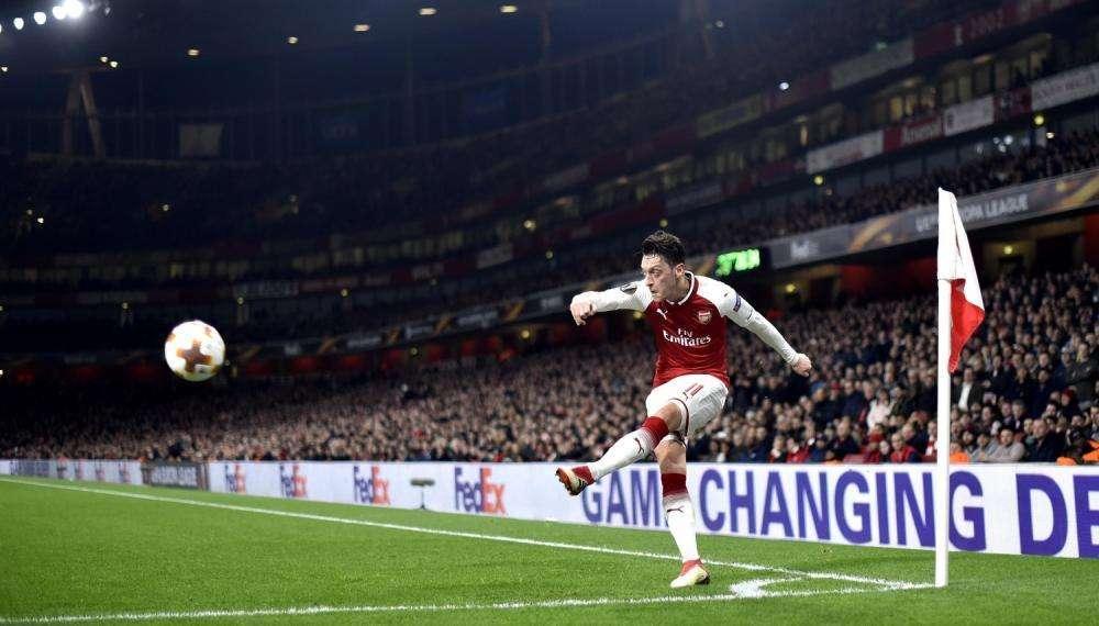 Martin Keown atiza duramente a Özil: "No merece vestir la camiseta del Arsenal"