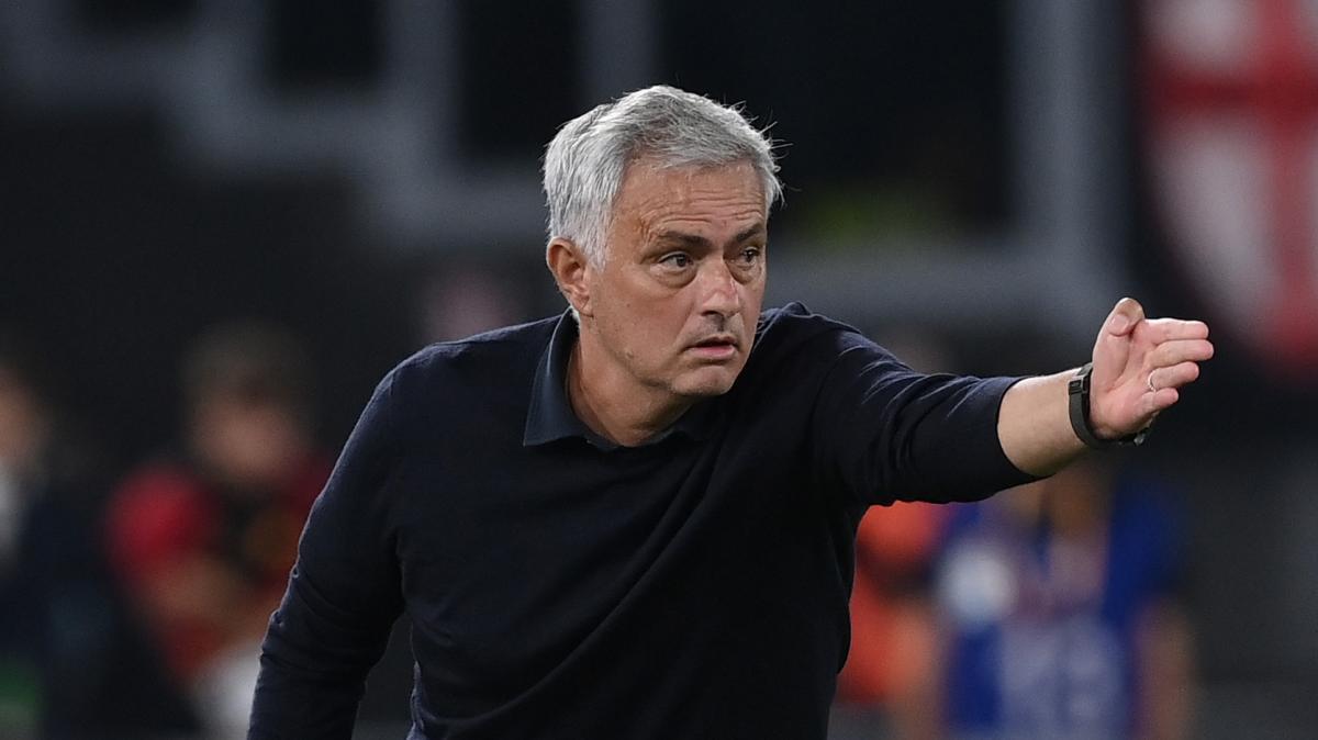 José Mourinho sigue insistiendo en el fichaje de un delantero centro