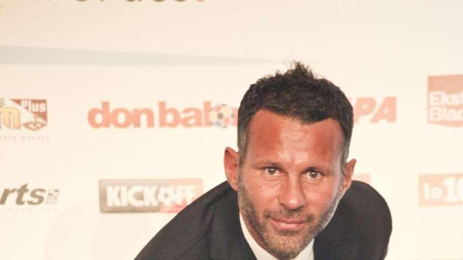 Van Gaal y Giggs se reúnen para analizar las altas y las bajas