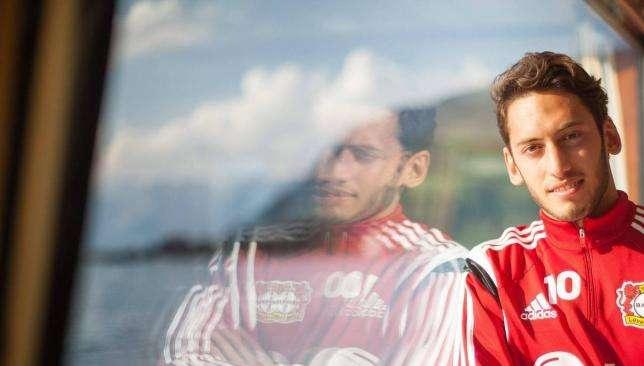 Michael Schade: "Calhanoglu no está en venta" 