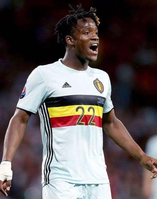 Batshuayi: "Espero ayudar al Chelsea a ganar muchos trofeos"