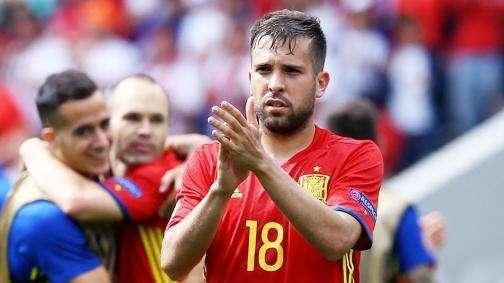 Jordi Alba desmiente la mala relación entre Ramos y Piqué: "El ambiente es muy bueno. Todos..."