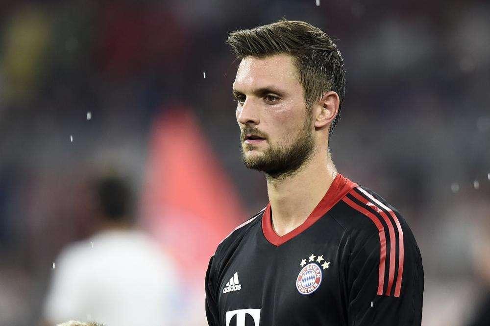 En la Wikipedia se ceban con Ulreich: "Es el primer arquero que juega sin manos ni piernas"