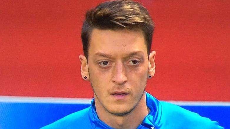 Mirror: Monreal y Özil renovarán con el Arsenal 