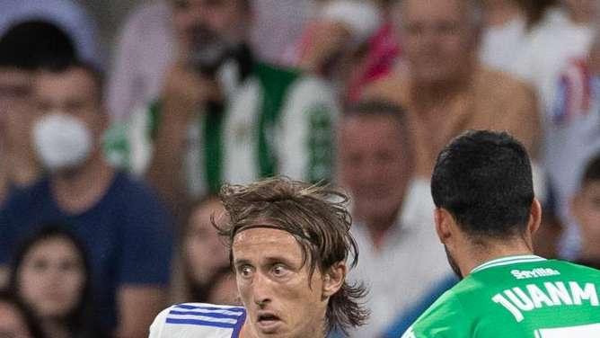 FINAL | Betis 3-0 Elche: los verdiblancos aprovechan la superioridad numérica