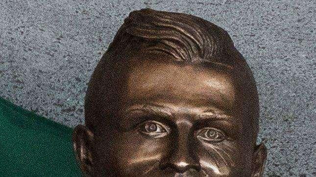 El autor del busto de Cristiano defiende su obra: "Le gustó y me dijo que le hacía más guapo"