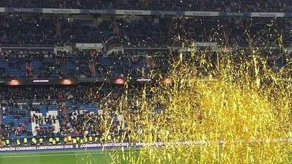 FOTO - Un exárbitro internacional llama a su hijo 'Santiago Bernabéu'
