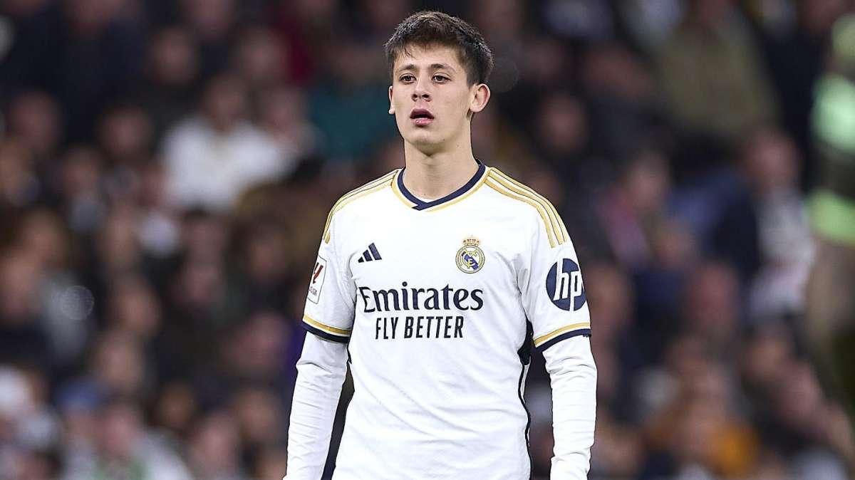 Arda Güler vive sus primeros minutos con el Real Madrid en el Bernabéu