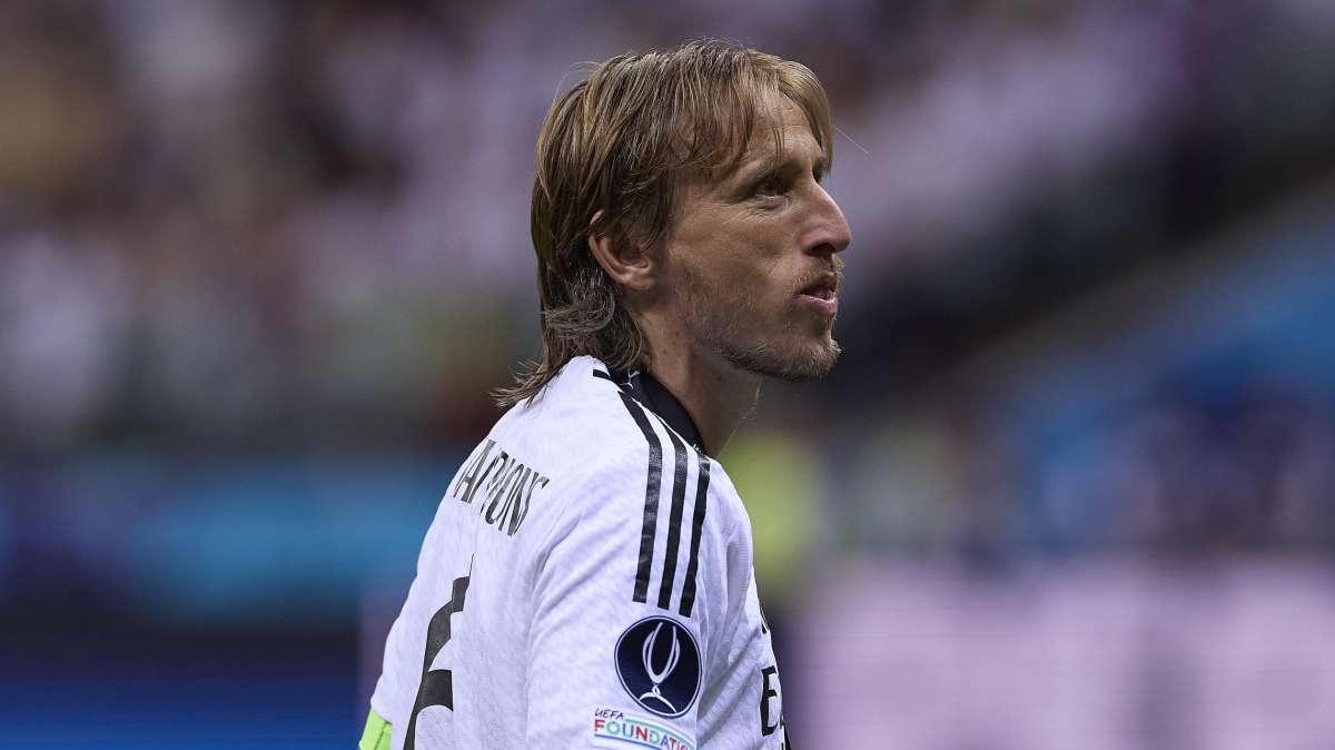 CAMBIO EN EL MADRID | Entra Luka Modric por Kylian Mbappé