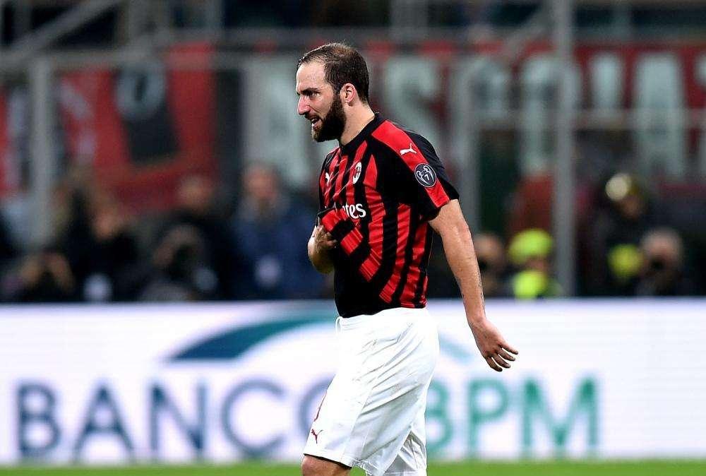 Problemas para Higuaín: el argentino podría recibir hasta tres partidos de sanción