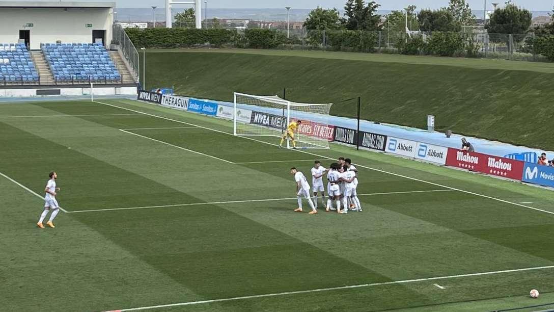 Real Madrid Castilla 5-1 UE Costa Brava: victoria que mantiene vivo al filial