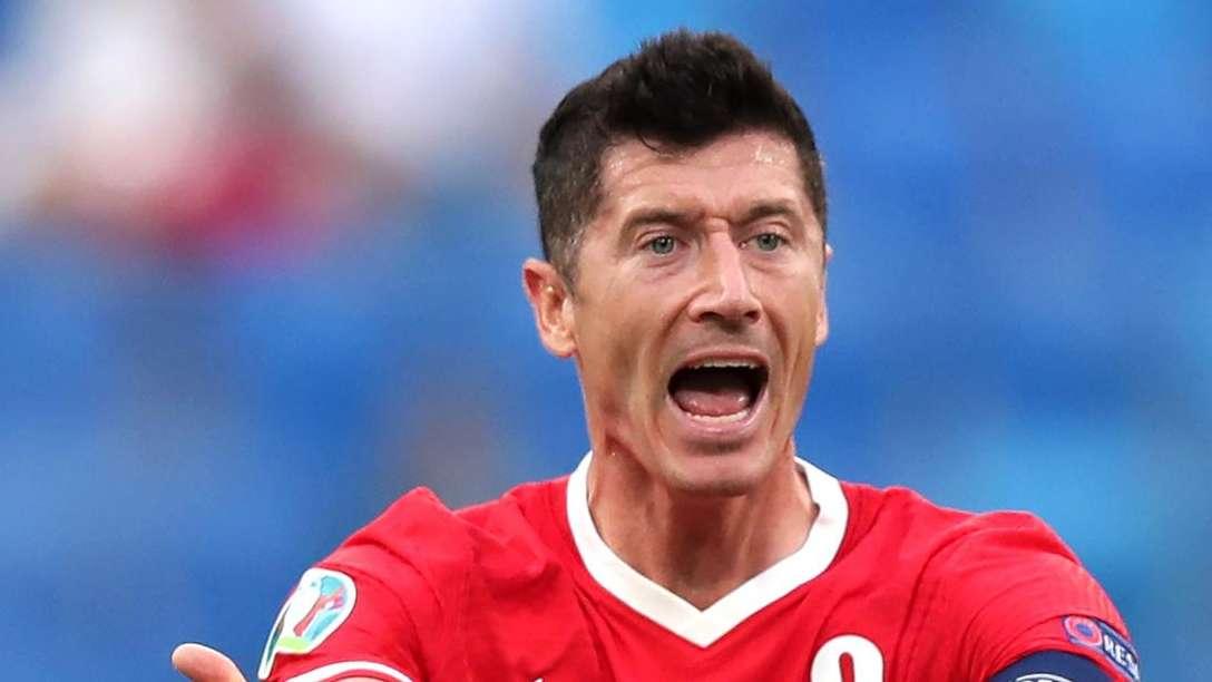 La mujer de Lewandowski da una pista sobre el futuro del delantero 