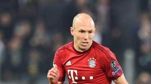 FOTO - Robben se convierte en el centro de las críticas de los seguidores de James