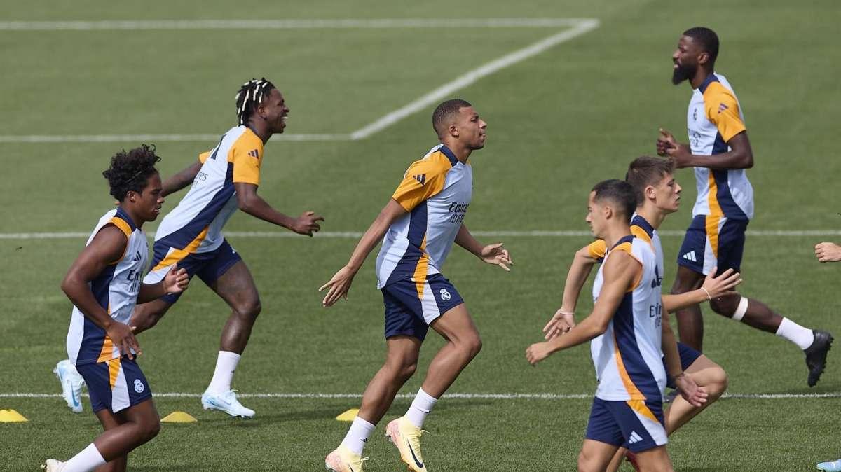Entrenamiento del Real Madrid y derbi del sur con el Castilla