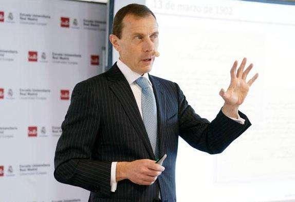Butragueño inaugura la Semana Blanca de la Escuela Universitaria