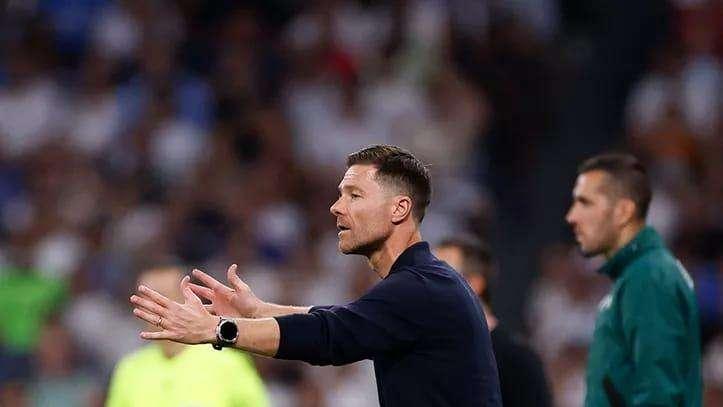 Y algunos se atreven a criticar a Xabi Alonso