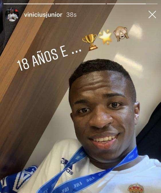 FOTO - El mensaje de Vinícius tras la final: "Dieciocho años y...¡campeón del mundo!"