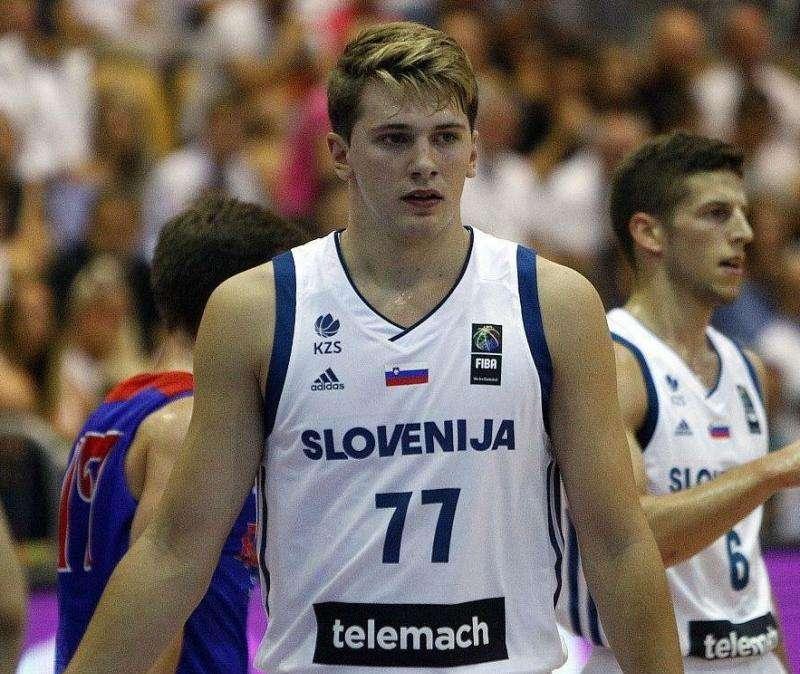 Scariolo se postra ante Doncic: "Es impresionante como juega, te deja boquiabierto"