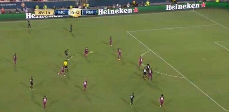 VÍDEO - La 'folha' seca del honor: el golazo de Óscar que dejó enmudecido Los Ángeles