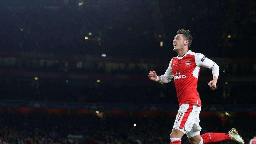 Wenger admite la posibilidad de vender a Ozil y a Alexis Sánchez, y media Europa se frota las manos