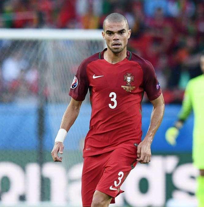 France Football - El Mónaco piensa en Pepe para el mercado de invierno